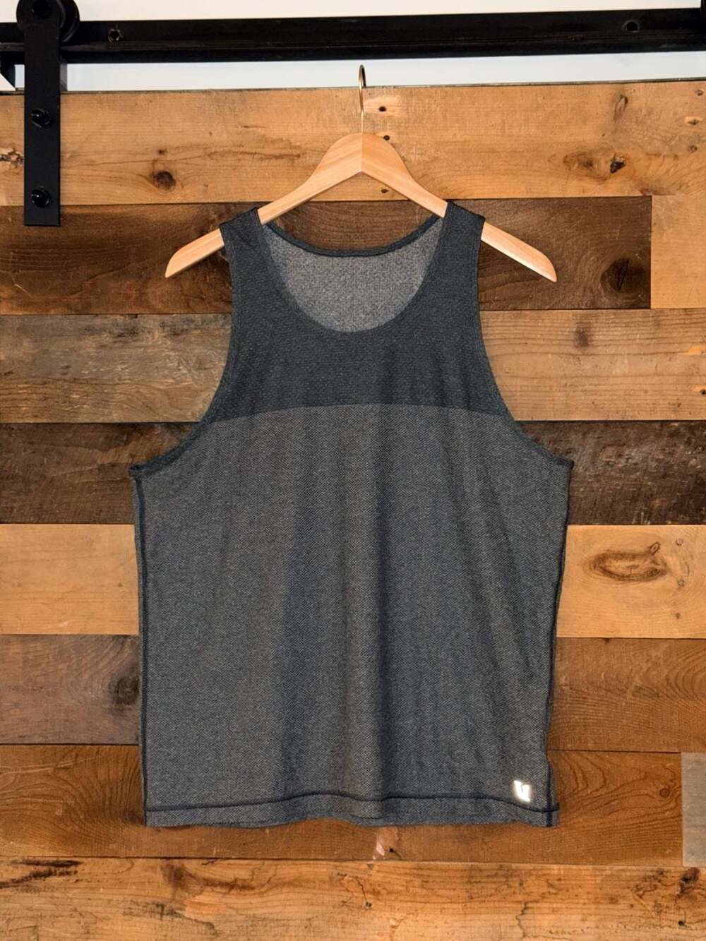 Vuori Men's Performance Tech Tank Top L Gray Heather 0632